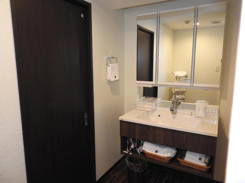 Hotel Bougainvillea Minowa Tokyo Bagian luar foto