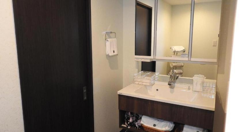 Hotel Bougainvillea Minowa Tokyo Bagian luar foto